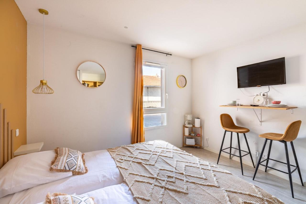 Les Cocons De Lourdes Apartment Bagian luar foto