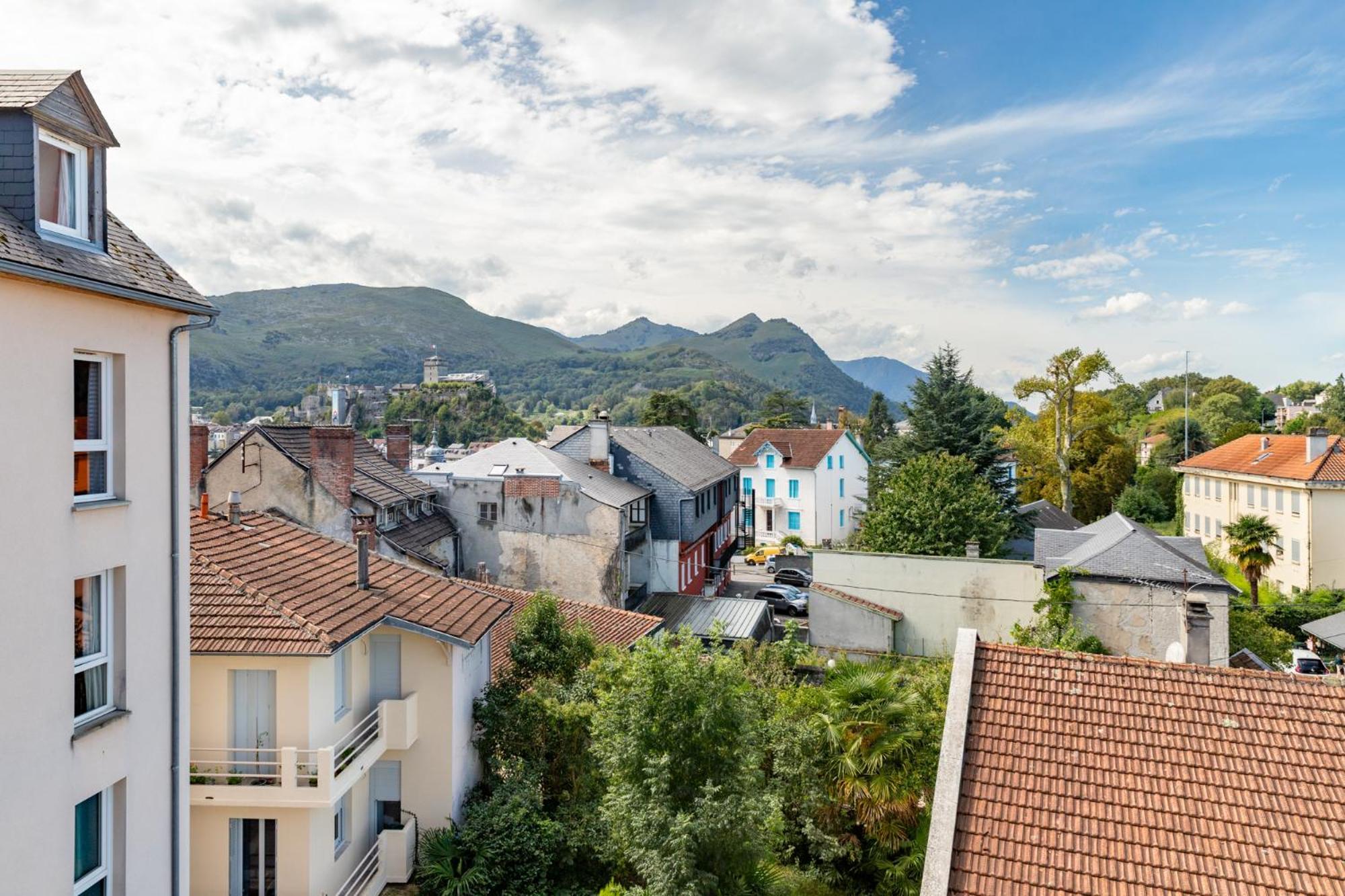 Les Cocons De Lourdes Apartment Bagian luar foto